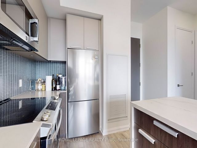 805 - 4208 Dundas St W