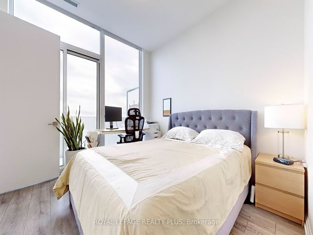 805 - 4208 Dundas St W