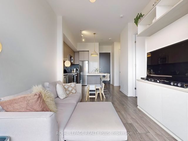 805 - 4208 Dundas St W