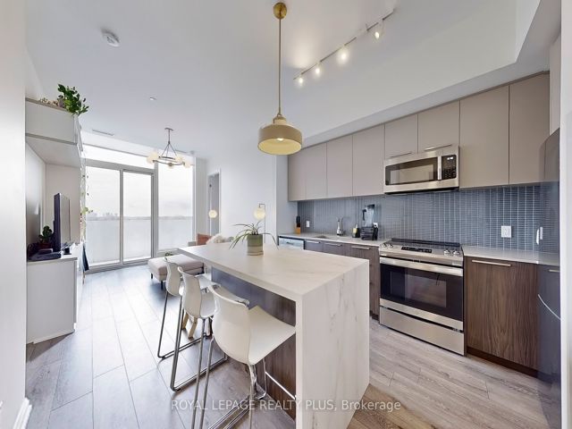 805 - 4208 Dundas St W