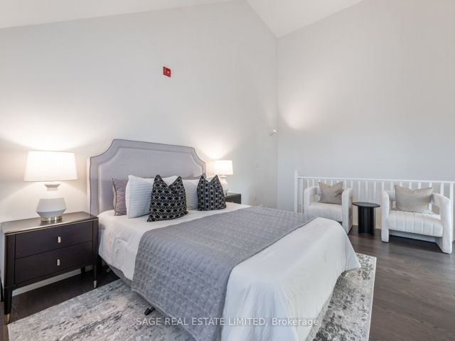 102 - 1183 Dufferin St