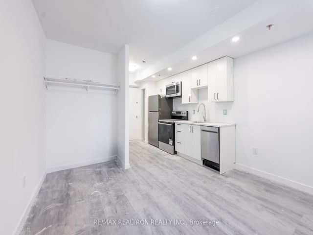 112 - 1524 Lawrence Ave