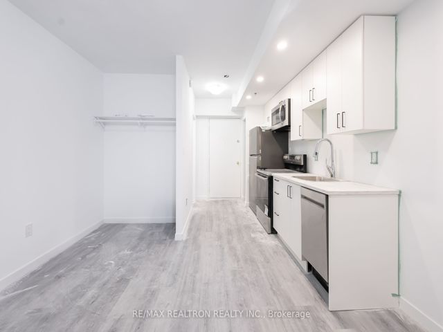 112 - 1524 Lawrence Ave