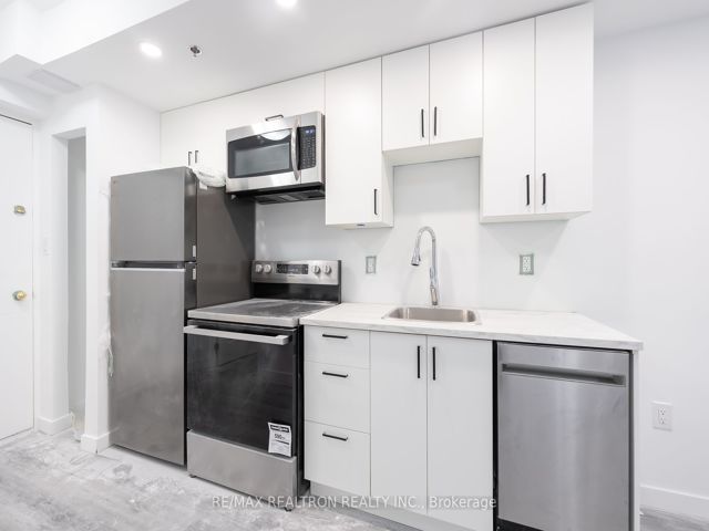 112 - 1524 Lawrence Ave