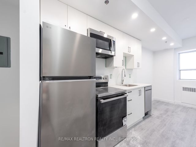 112 - 1524 Lawrence Ave