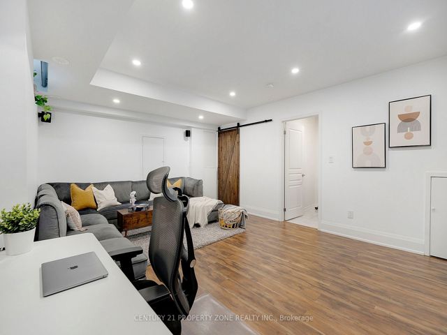 24 - 18 Applewood Lane