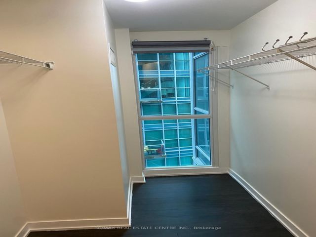 2330 - 165 Legion Rd N