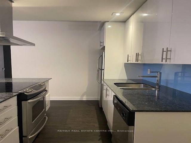 2330 - 165 Legion Rd N