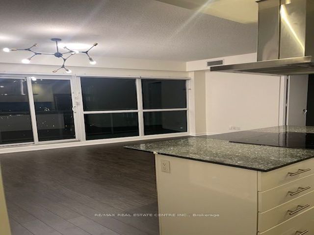2330 - 165 Legion Rd N