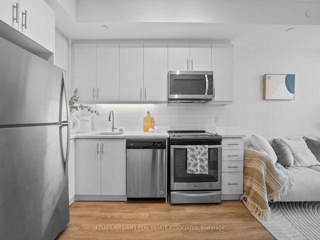 1608 - 17 Zorra St