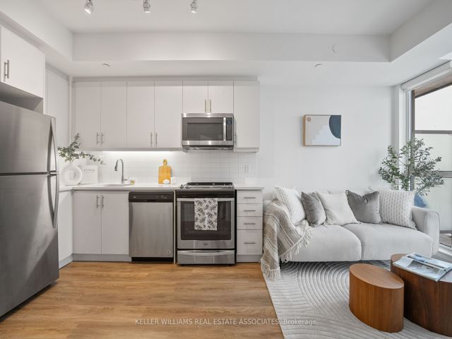 1608 - 17 Zorra St