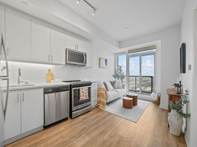 1608 - 17 Zorra St