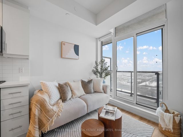 1608 - 17 Zorra St