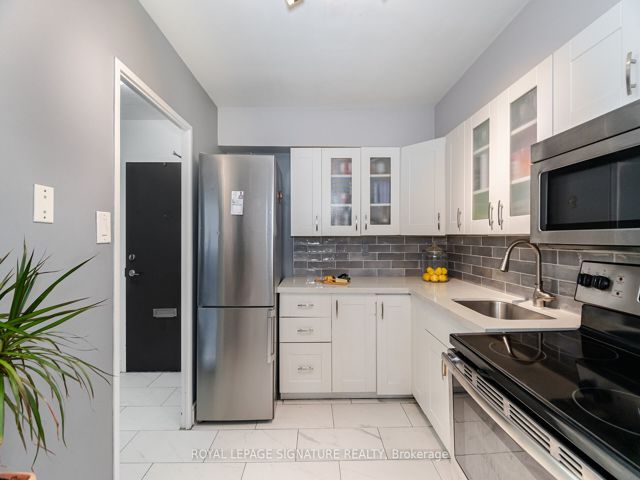 1212 - 451 The West Mall Dr