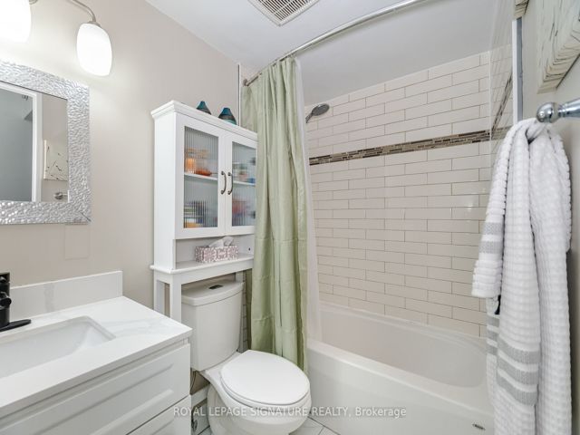 1212 - 451 The West Mall Dr