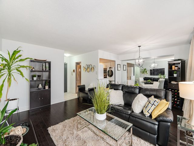 1212 - 451 The West Mall Dr