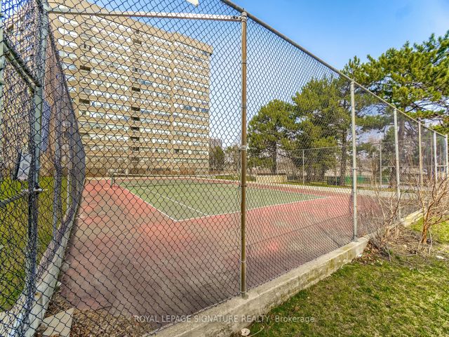 1212 - 451 The West Mall Dr