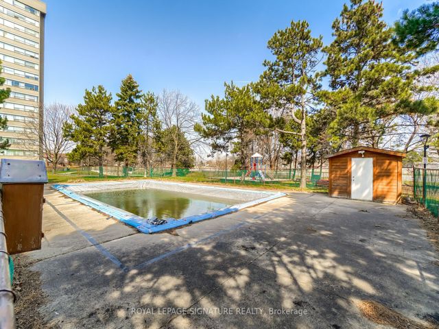 1212 - 451 The West Mall Dr
