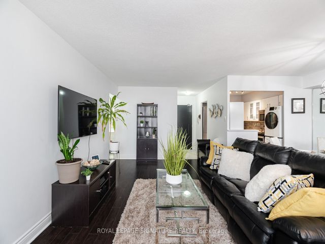 1212 - 451 The West Mall Dr