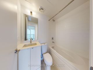 2004 - 1461 Lawrence Ave W