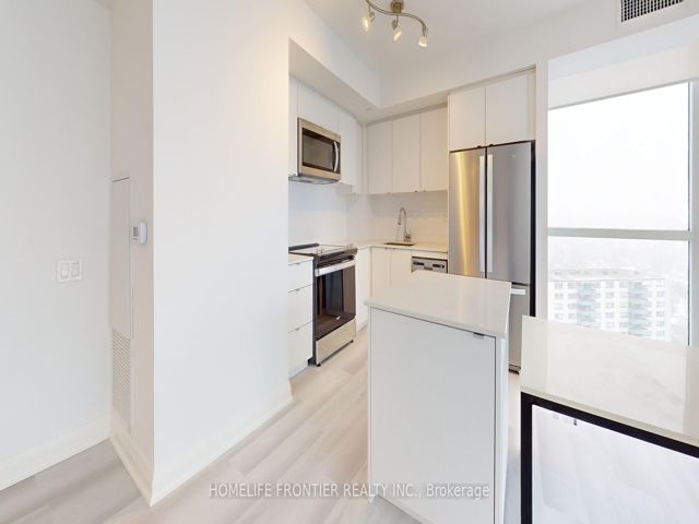 2004 - 1461 Lawrence Ave W