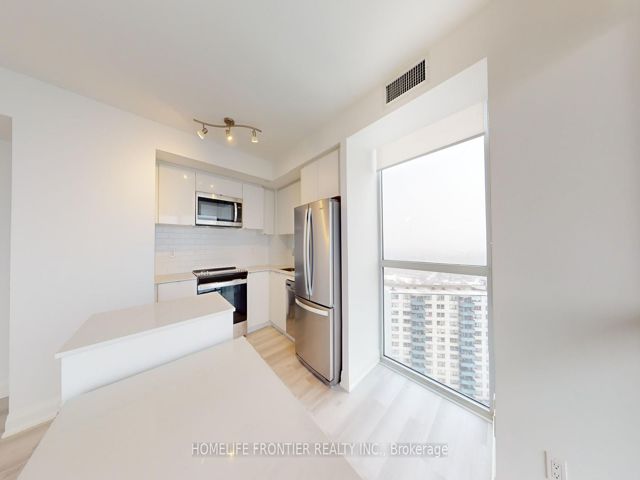 2004 - 1461 Lawrence Ave W