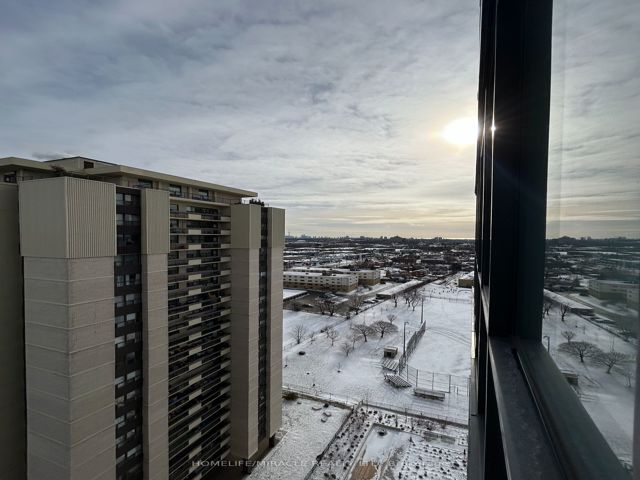 1808 - 1461 Lawrence Ave W