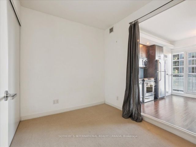 1022 - 165 Legion Rd N