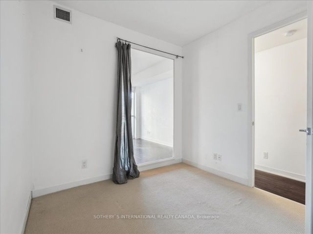 1022 - 165 Legion Rd N