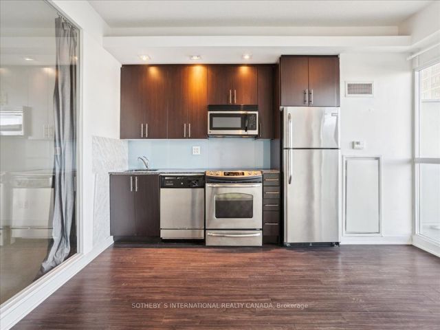 1022 - 165 Legion Rd N