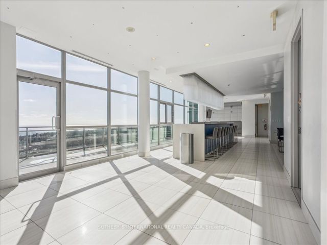 1022 - 165 Legion Rd N