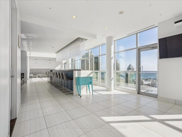 1022 - 165 Legion Rd N