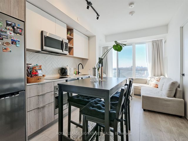1202 - 36 Zorra St