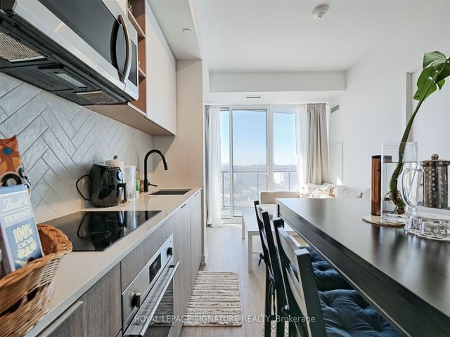 1202 - 36 Zorra St