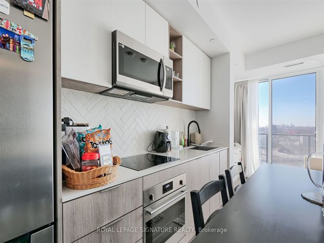 1202 - 36 Zorra St