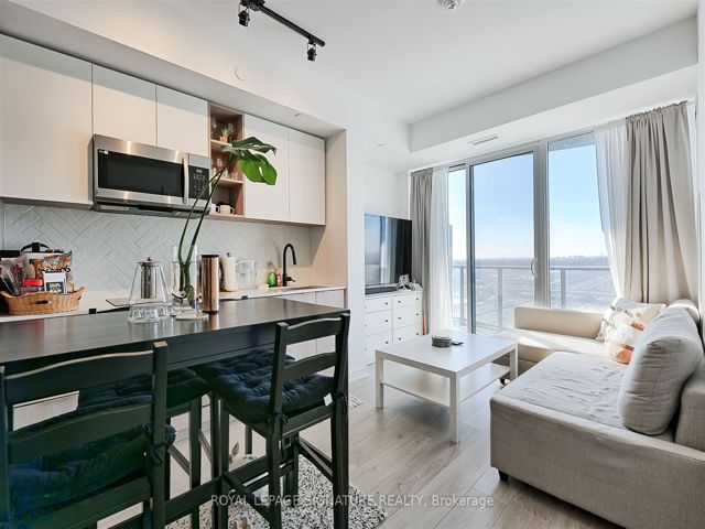 1202 - 36 Zorra St