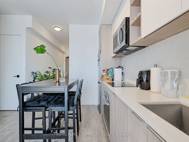 1202 - 36 Zorra St
