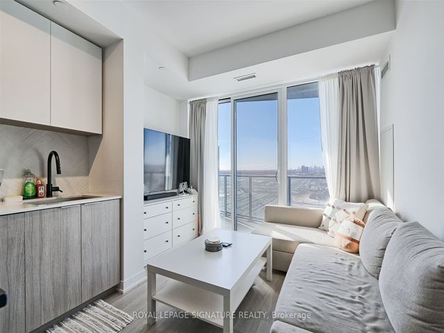 1202 - 36 Zorra St