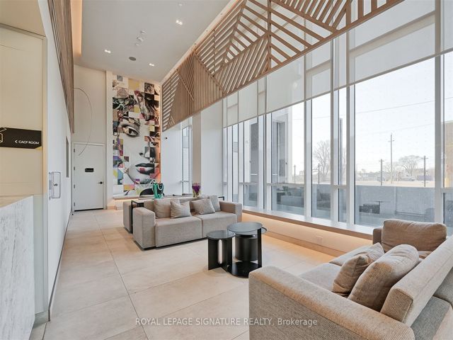 1202 - 36 Zorra St