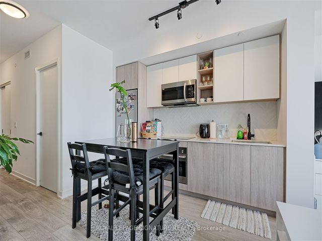 1202 - 36 Zorra St