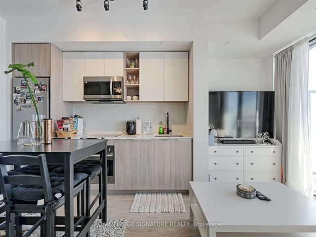 1202 - 36 Zorra St