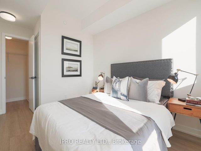 915 - 2300 St Clair Ave W