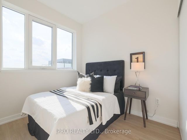 915 - 2300 St Clair Ave W