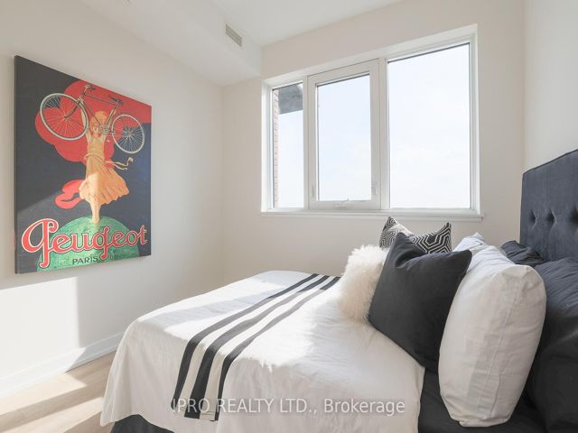 915 - 2300 St Clair Ave W