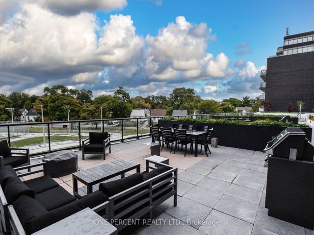 527 - 7 Smith Cres