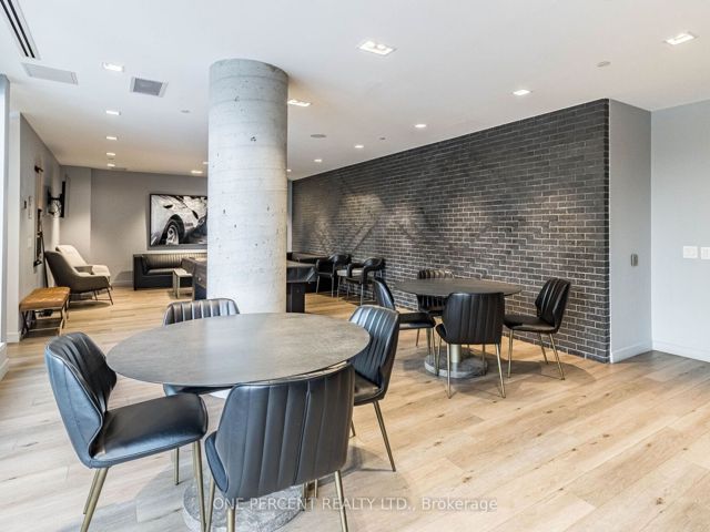 527 - 7 Smith Cres