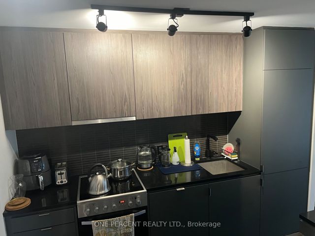 527 - 7 Smith Cres