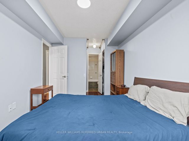 225 - 760 Lawrence Ave W