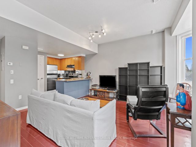 225 - 760 Lawrence Ave W