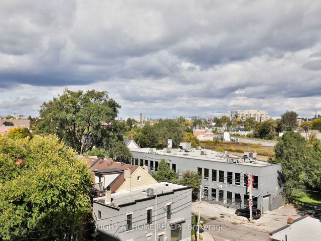 512 - 2720 Dundas St W